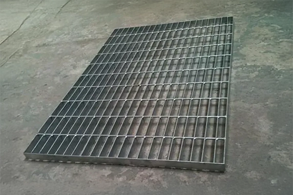 Globomar - Grades de Piso Galvanizada 02 - 1